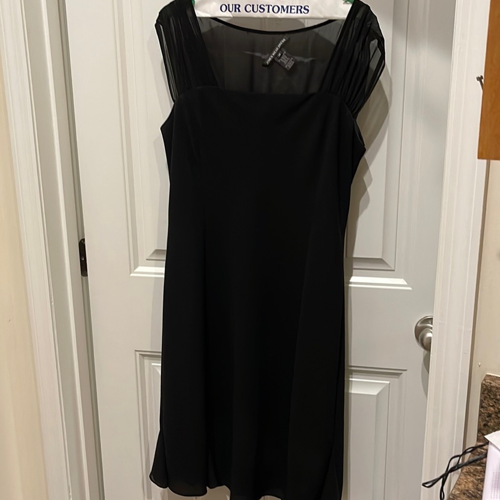 Black Jones Wear cocktail length dress size 14. Worn 2x